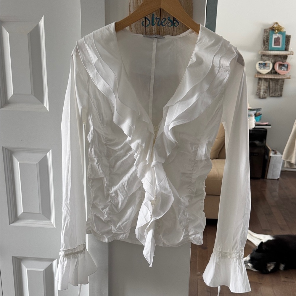 Esthis voctorian bohomian White Ruffled V-Neck Long-Sleeve Blouse -